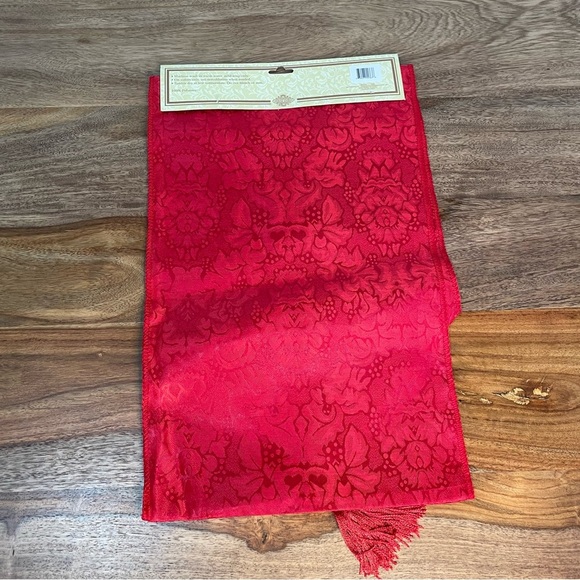 Decorative Red and Green Dinning Table Runner Bundle 12in x 72in Polyester - Picture 10 of 15